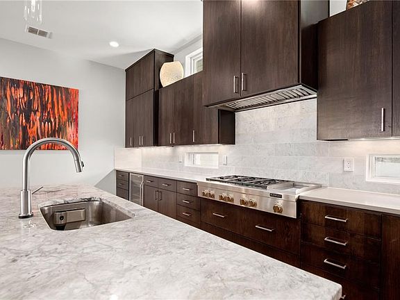 5th image of 412 Luna Vista Dr
