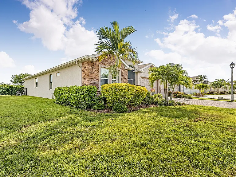 3391 Acapulco Cir — Photo 1