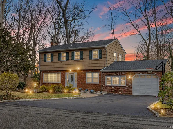 35 High Hills Lane, Huntington Station, NY 11746