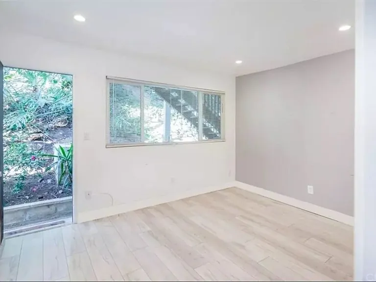 871 Park Ave — Photo 49