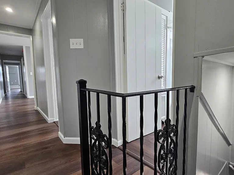 752 E Tioga St — Photo 2