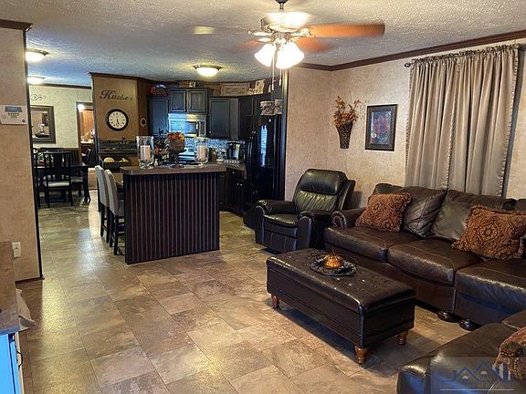 4th image of 412 Maplewood Dr