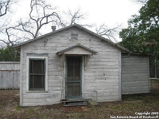 3rd image of 879 & 895 W Mill Street