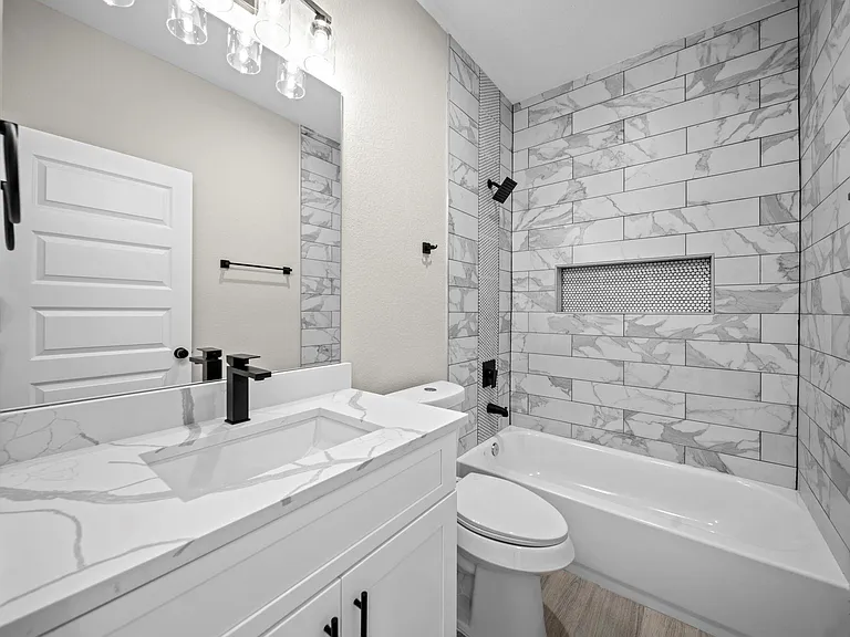 929 Green Meadow Ln #B — Photo 8