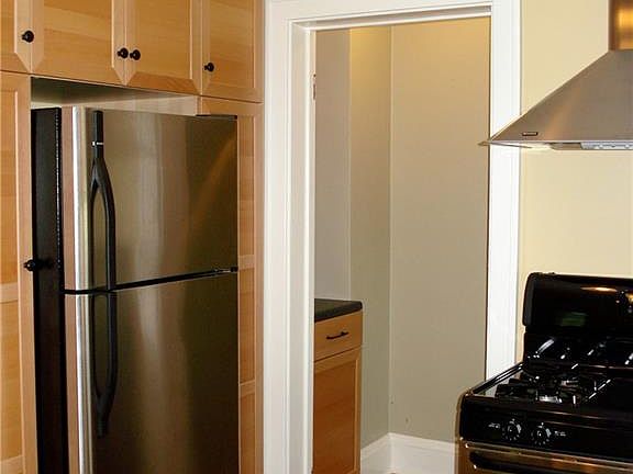 5th image of 3274 Beechwood Ave