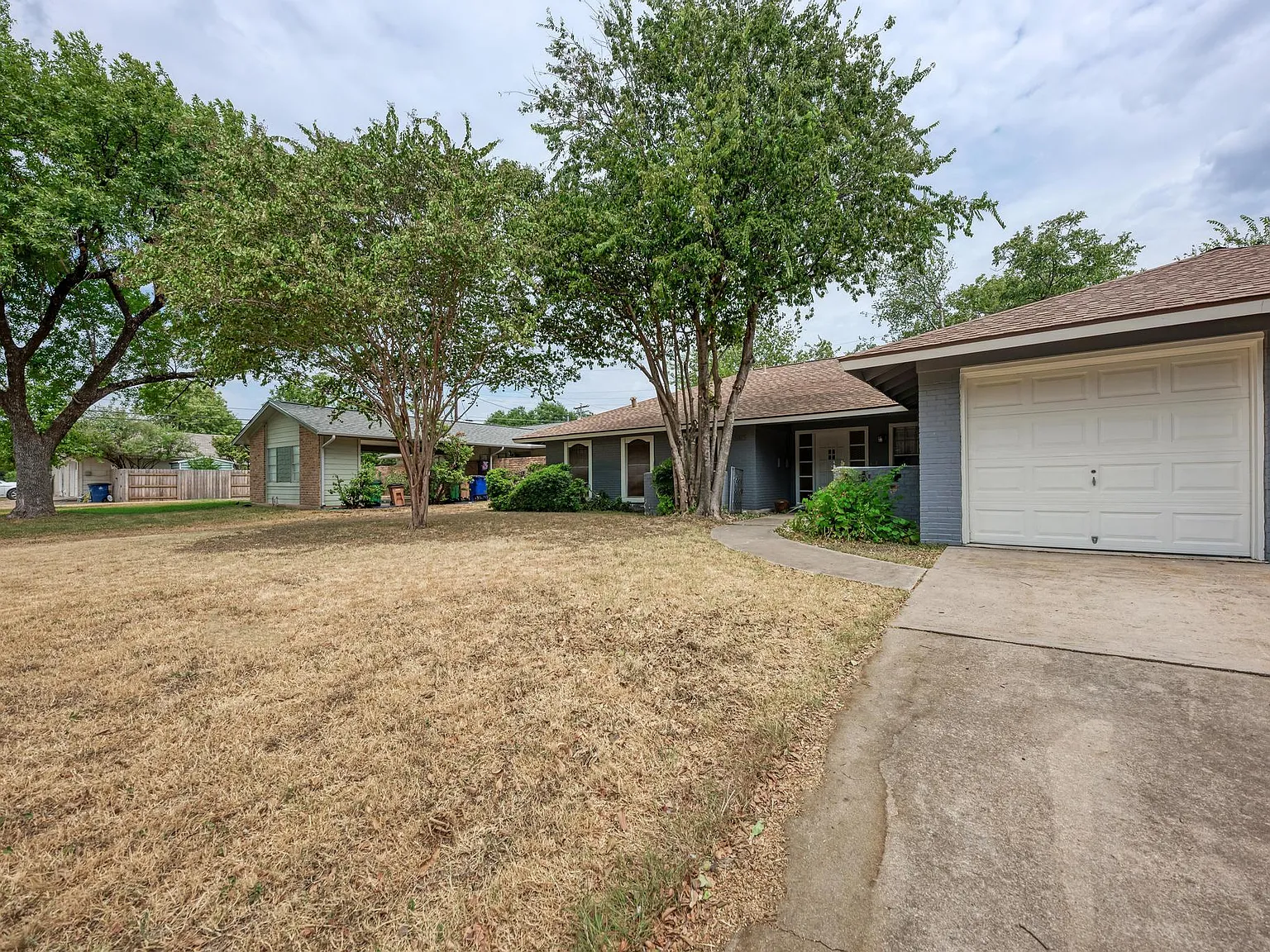 8103 Exmoor Dr — Photo 2