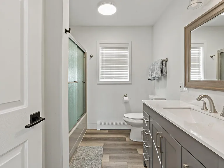 Third floor Full bath