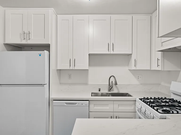 814 E Grand Ave #5 — Photo 8