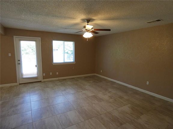 4th image of 1202 Colony Dr