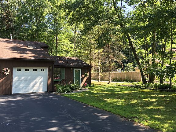4th image of 11 Glenbrook Dr