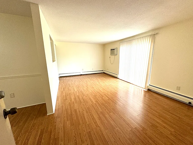 50L English Village Rd #201 — Photo 11