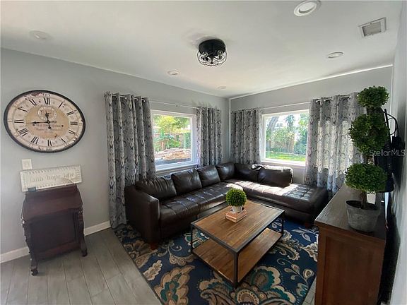 5th image of 1204 Woodcrest Ave