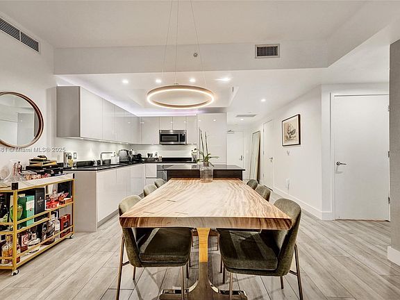 2nd image of 1010 Brickell Ave #4009
