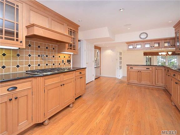 3rd image of 12 Shoredale Dr