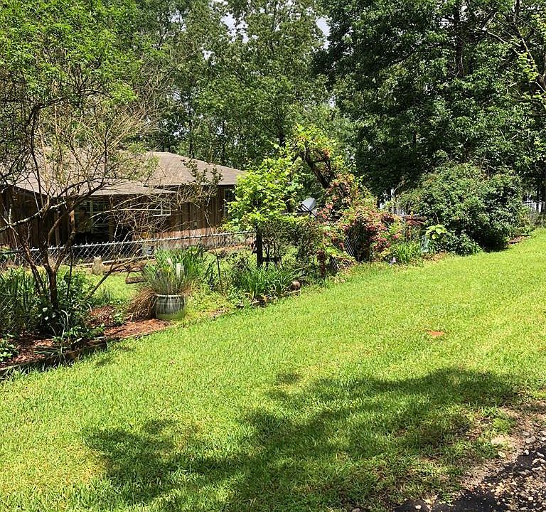 1st image of 213 White Oak Dr