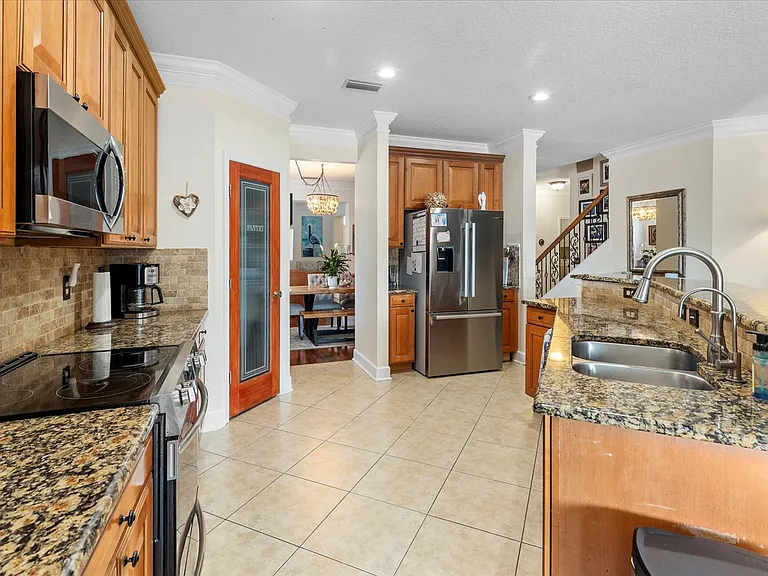 1687 Majestic View Ln — Photo 6