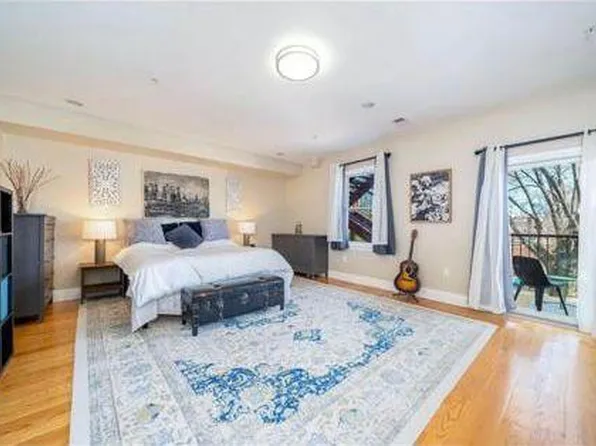 2408 Summit Avenue image 14 of 26