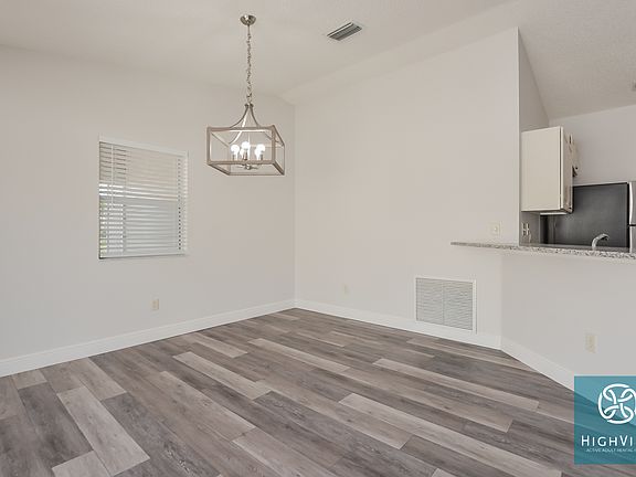 5th image of 2389 Southern Oak St
