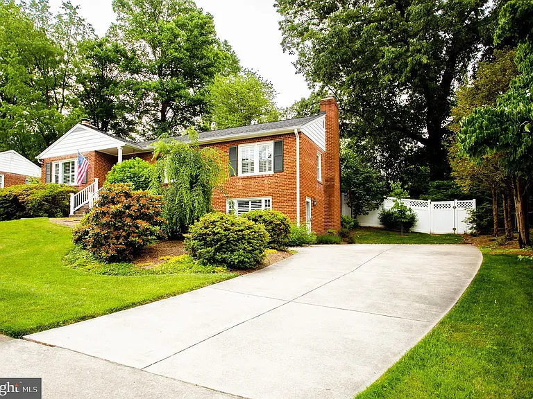 3163 Patrick Henry Dr — Photo 3
