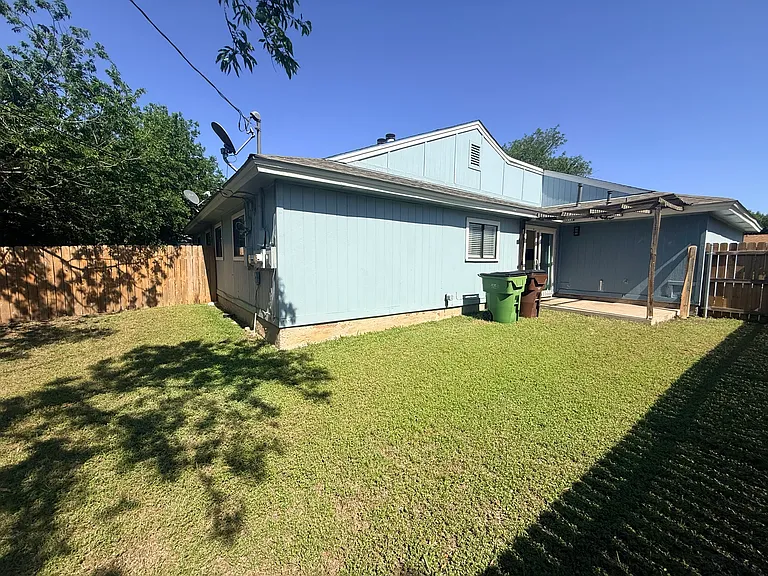 600 Country Aire Dr — Photo 13
