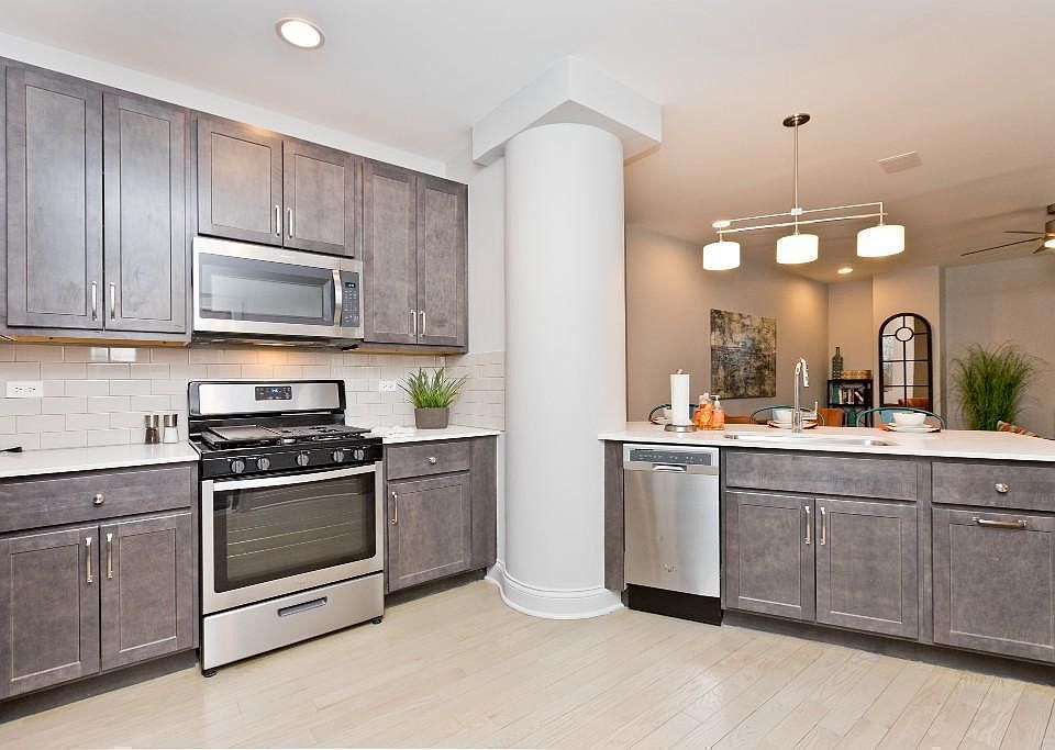 1st image of 4616 N Clarendon Ave #803