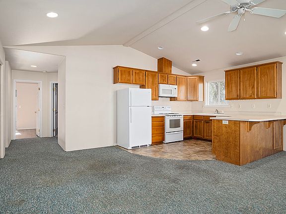 3rd image of 2524 Parkwood Village Ln