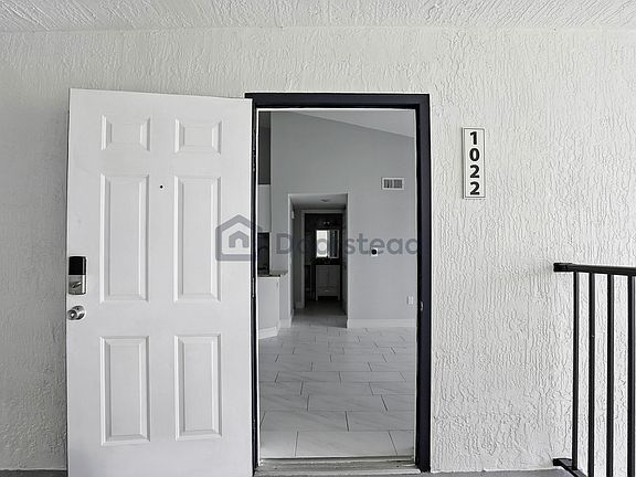 4th image of 1022 Villa Cir