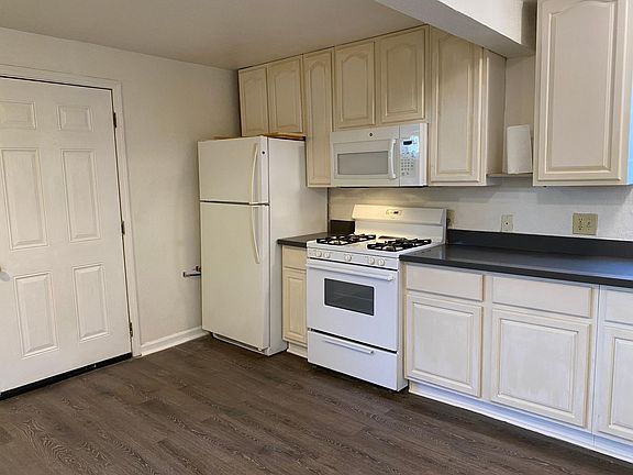 2nd image of 1742 Walnut St #2