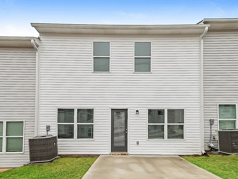 504 The Heights Ln — Photo 12