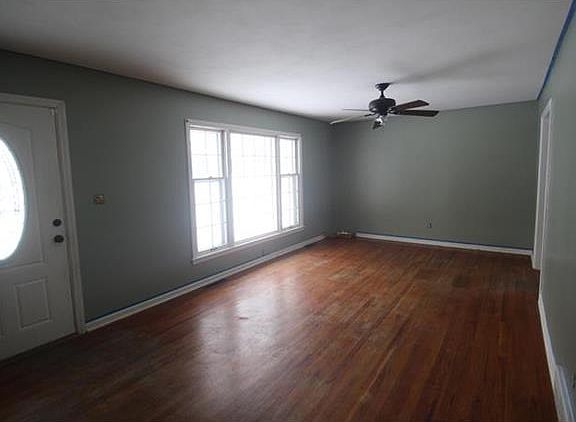 3rd image of 13617 Parker Ave
