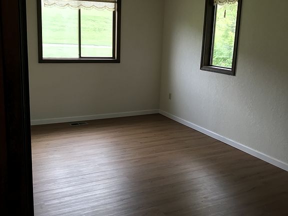 2nd image of 3910 Lakeview Dr