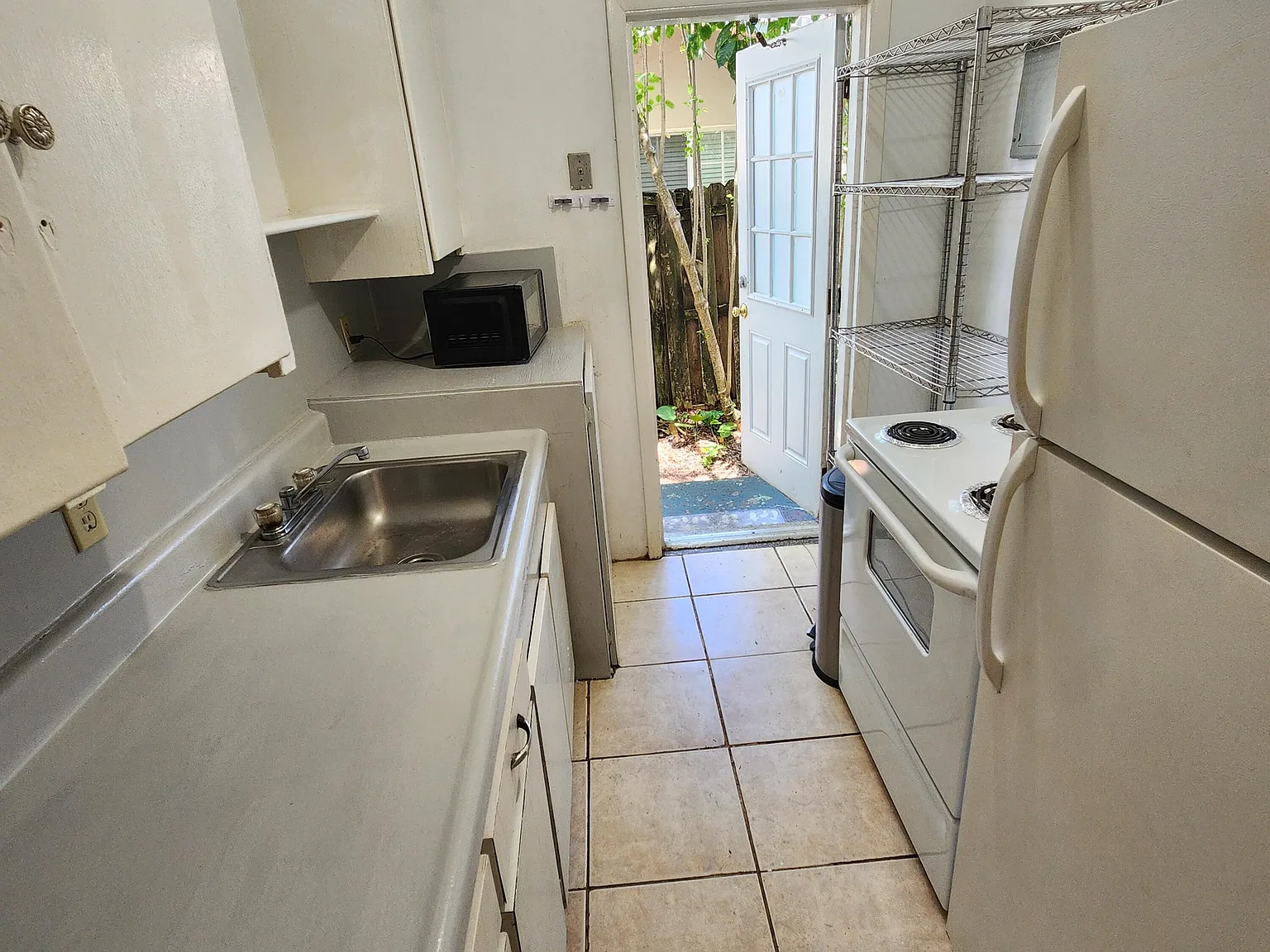 Studio, 1.0 bath, $1,050 — Photo 4