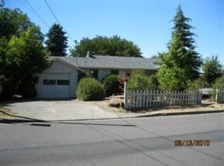 1690 Cloverlawn Dr, Grants Pass, OR
