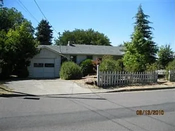1690 Cloverlawn Dr photo 1