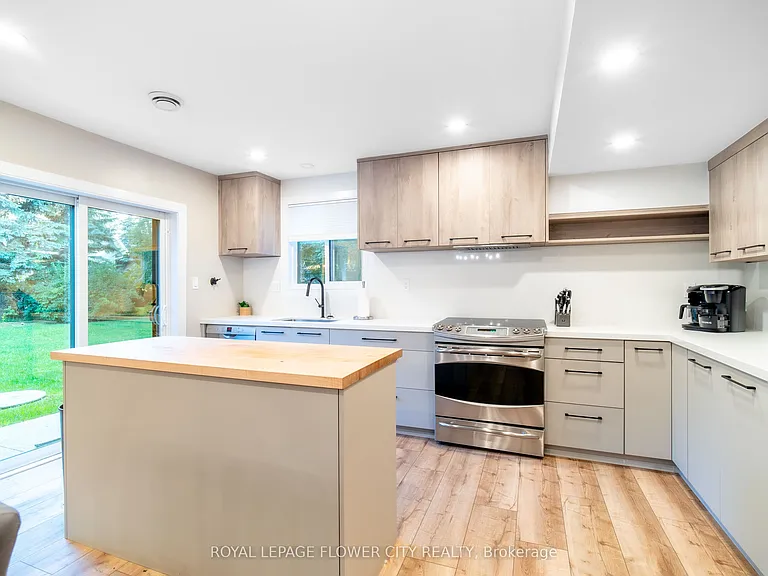734 Mountain Rd — Photo 13