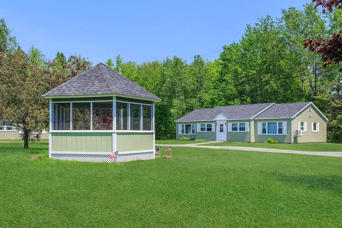 Edgelawn Duplexes — Photo 1