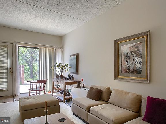 3rd image of 1213 Cherrington Dr