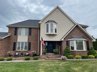 18659 Country Club Cir, Riverview, MI 48193