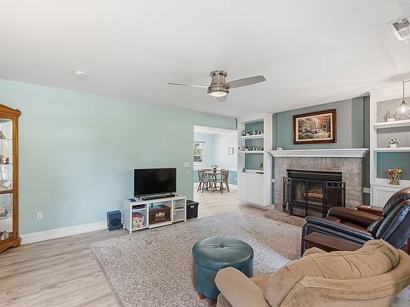 3rd image of 737 Gilmore Ct