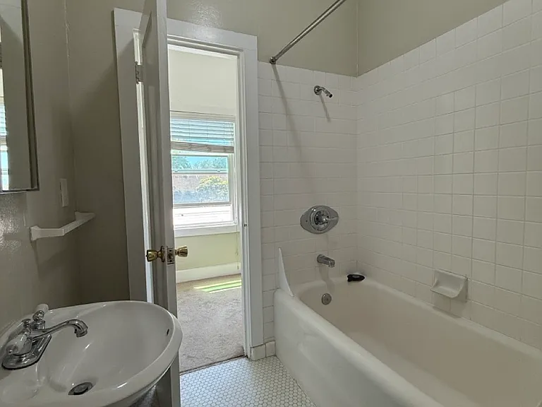2451 Le Conte — Photo 17