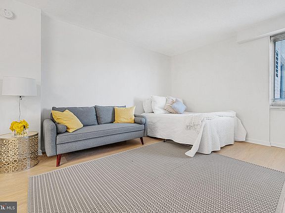 2nd image of 4515 Willard Ave APT 1105S