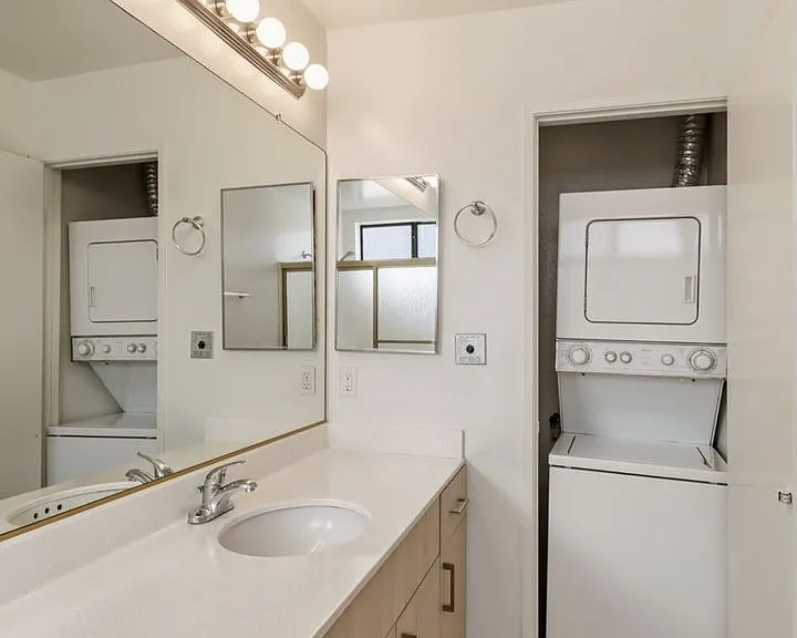 1619 S Bentley Ave — Photo 25