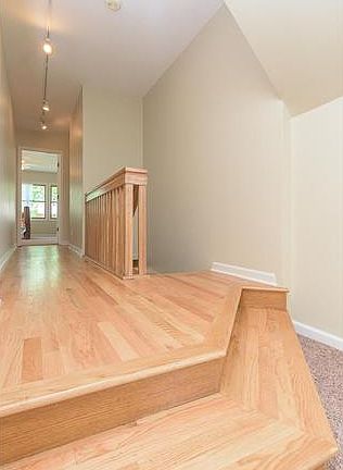 5th image of 216 W Woodbine Ave