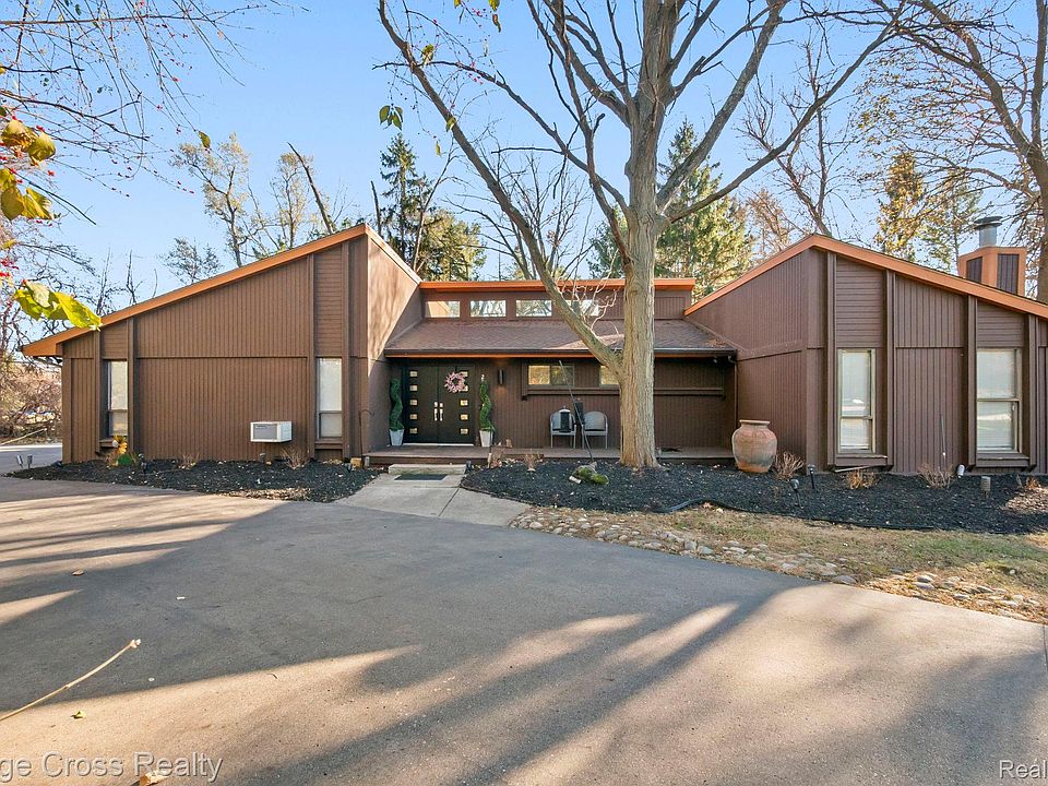 1st image of 24459 Bloomington Ct