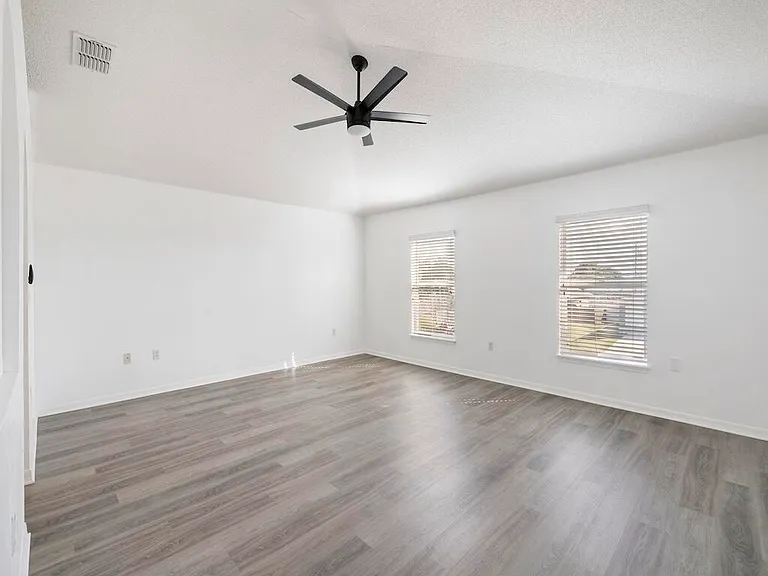 981 SW McElroy Ave — Photo 29