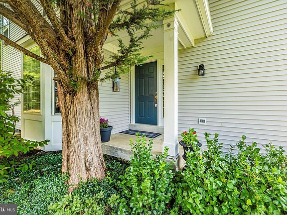 3rd image of 9735 Fleetwood Way