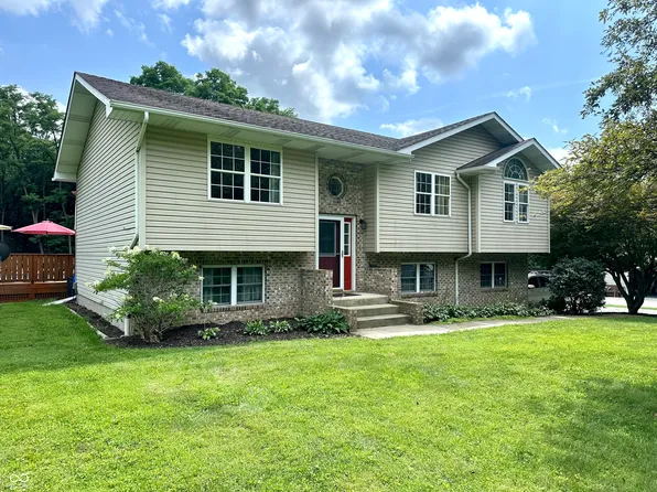 46 S 400 W, Crawfordsville, IN 47933