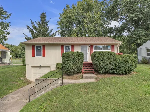 3211 Mark Twain Dr, Saint Joseph, MO 64501