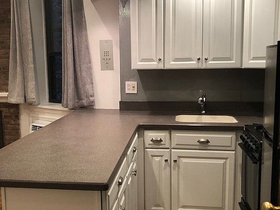 3rd image of 44 W 65th St #1C