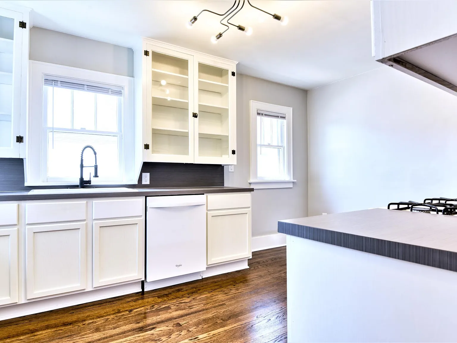 3 bed, 1170 sqft, $1,895 — Photo 2